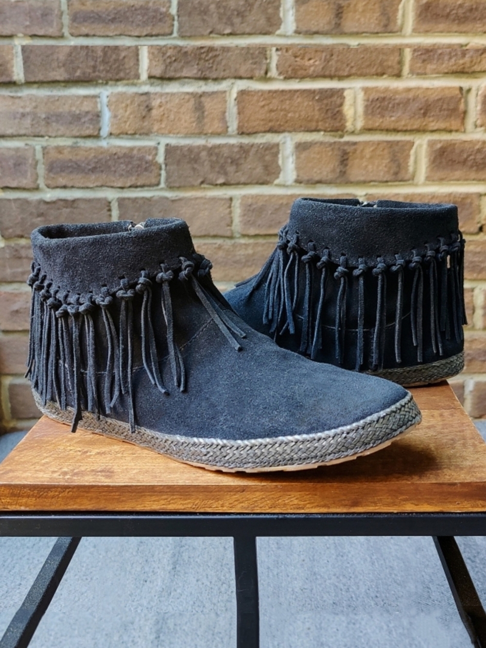 UGG Women's 9.5 Fringe Moccasin Booties Black Suede Flat Ankle Boots Side Zip